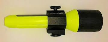 Streamlight 4AA Propolymer, Stablampe schwarz mit Leuchtkegel gelb
